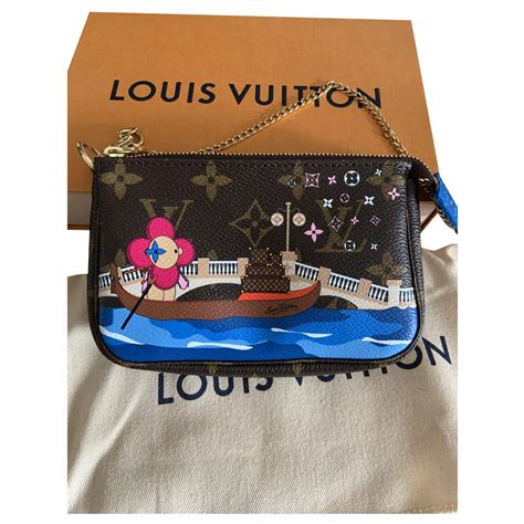 louis vuitton mini pochette christmas 2020|Louis Vuitton.